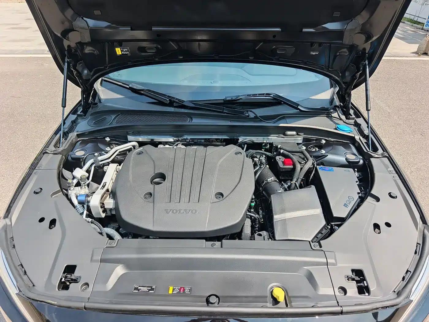 2025 Volvo S90 B5 Smart Luxury Edition — миниатюра 4