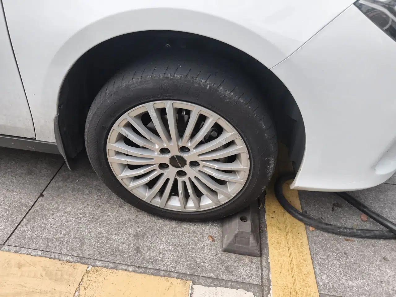 FORTHING S60 EV 2024 Elite Model — миниатюра 8