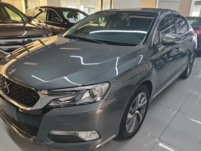 DS 5LS 2014 1.6T Luxury Edition THP160
