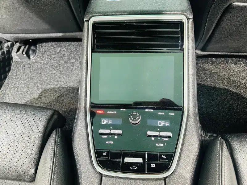 2017 Panamera Executive Long Wheelbase 3.0T — миниатюра 16