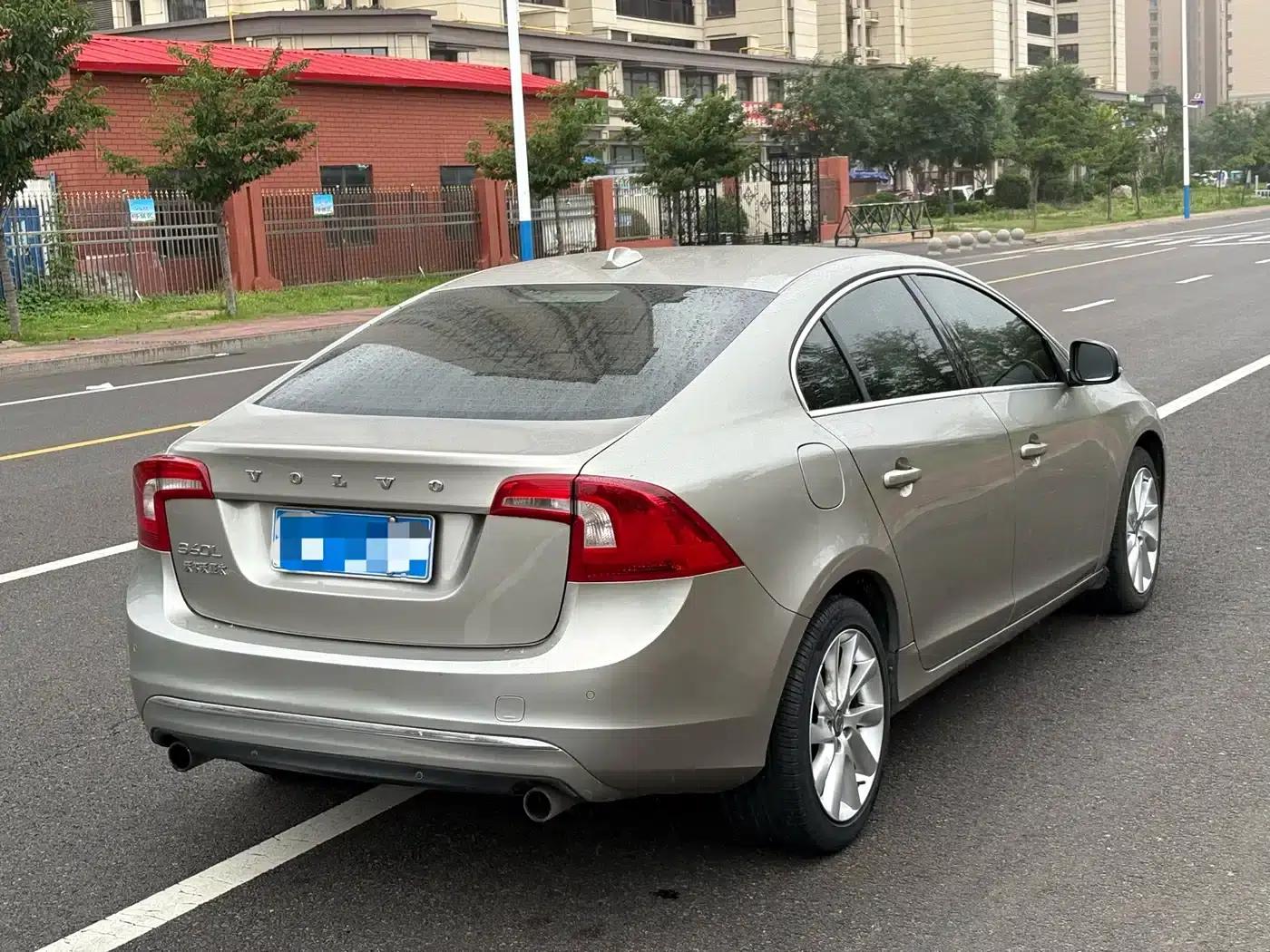 2015 Volvo S60 S60L 2.0T Smart Edition — миниатюра 4