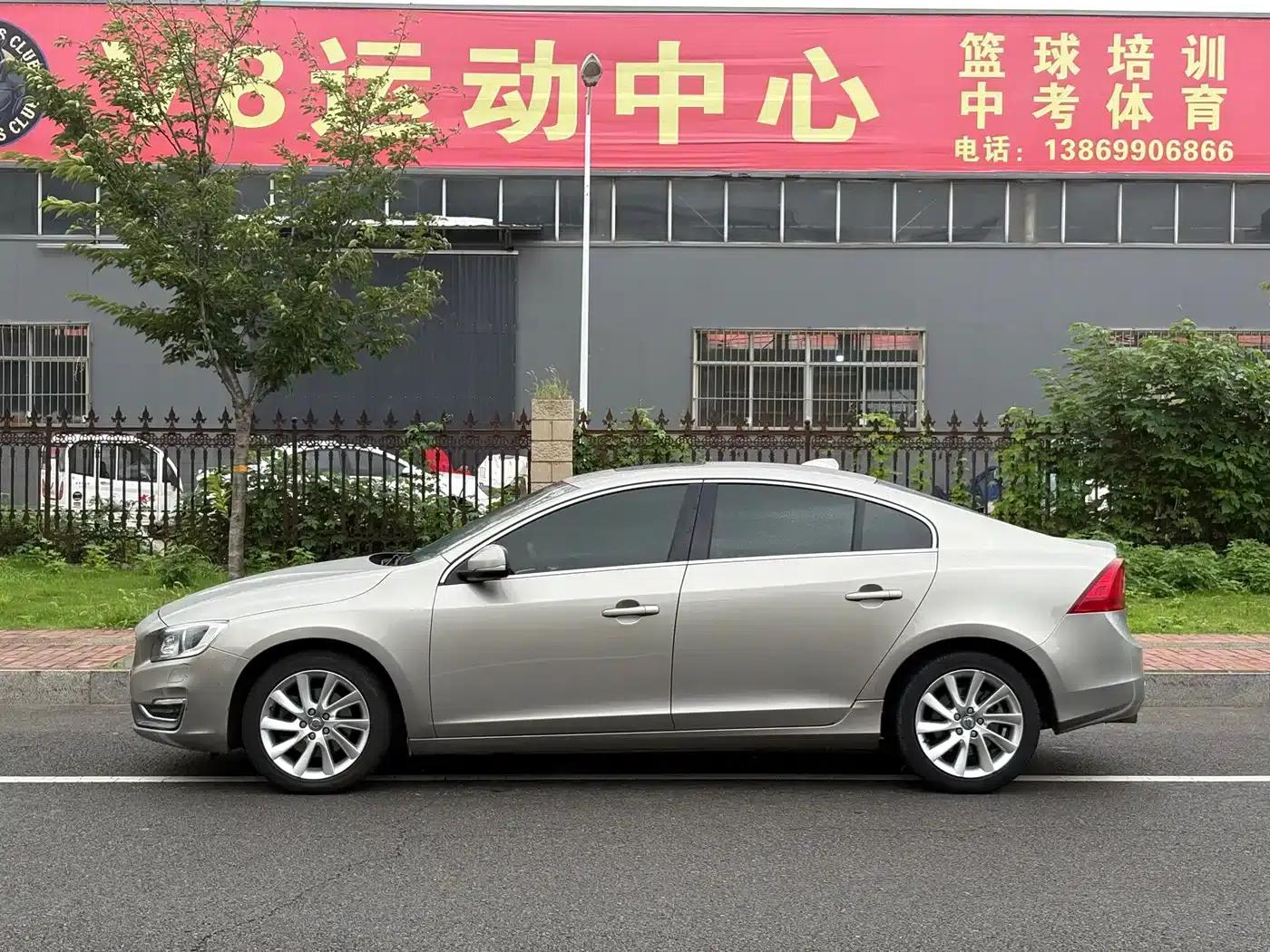 2015 Volvo S60 S60L 2.0T Smart Edition — миниатюра 5
