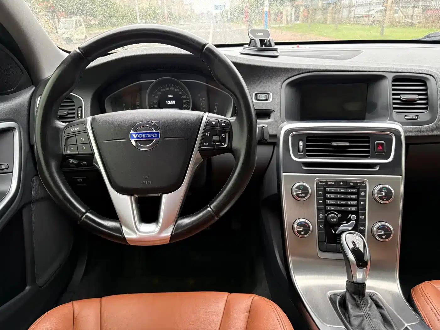 2015 Volvo S60 S60L 2.0T Smart Edition — миниатюра 10