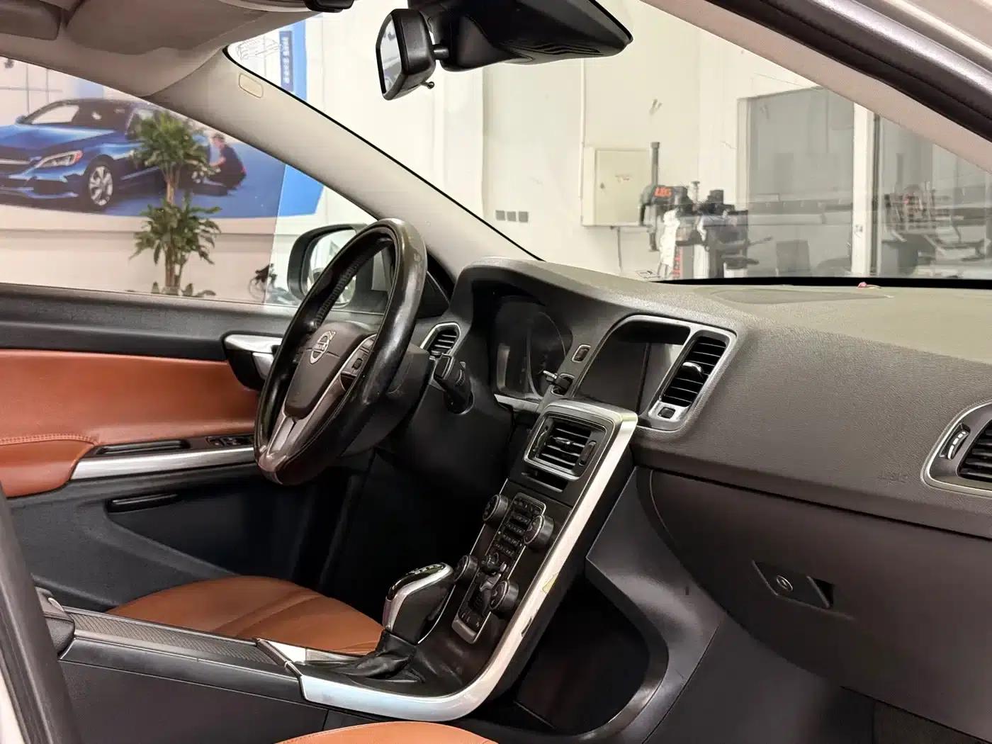 2014 Volvo S60 S60L 2.0T Smart Edition — миниатюра 6