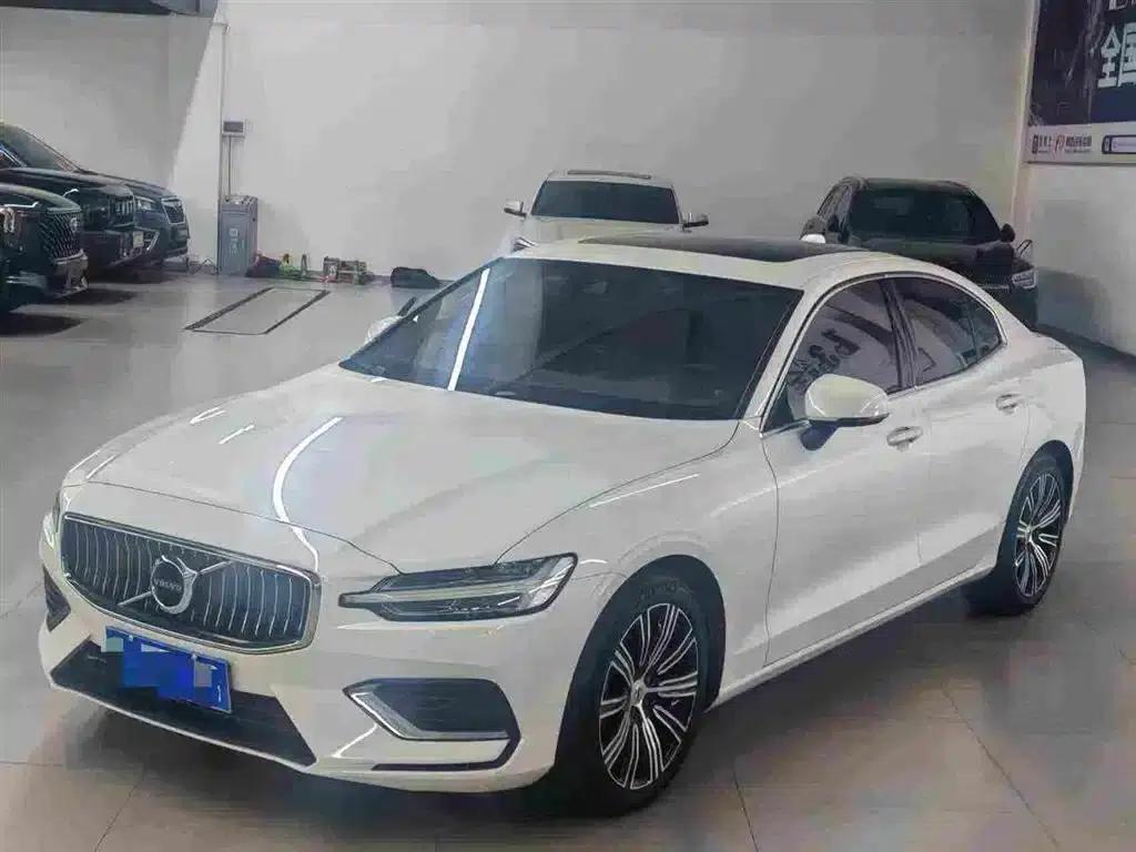 2022 Volvo S60 B4 Smart Luxury Edition — миниатюра 1