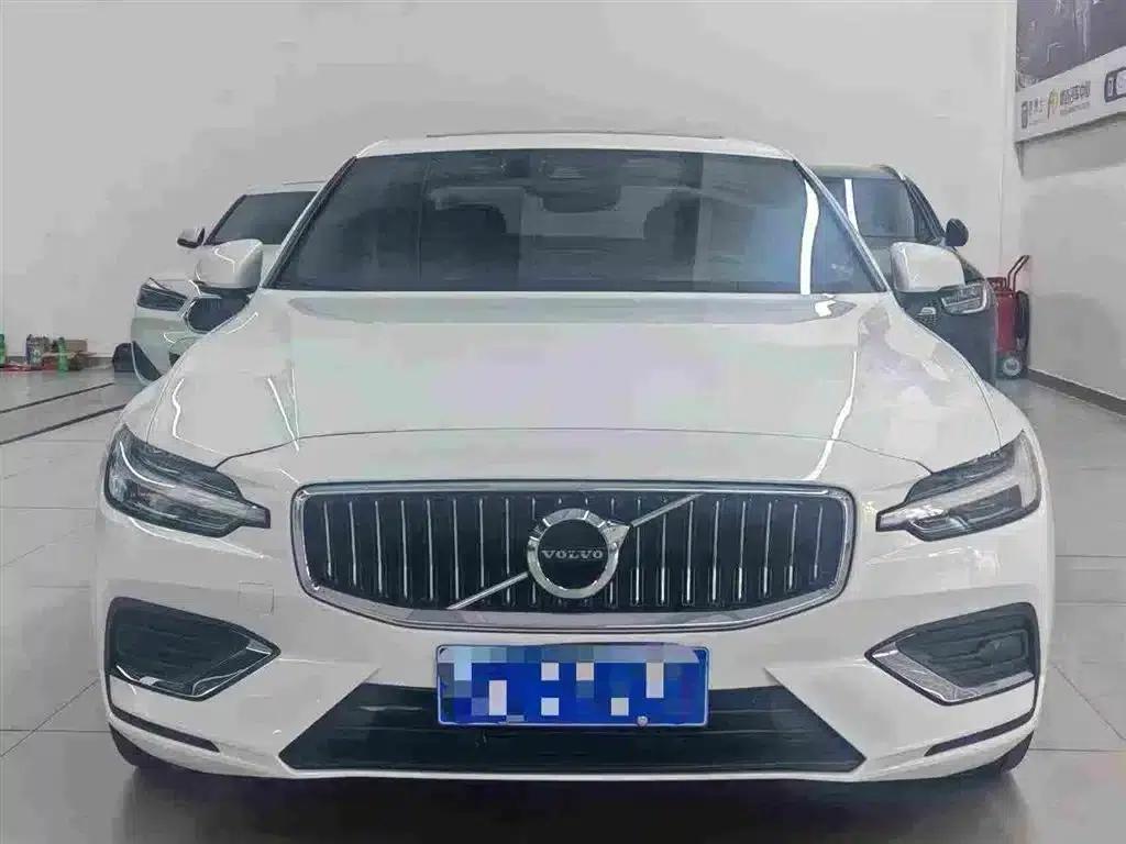 2022 Volvo S60 B4 Smart Luxury Edition — миниатюра 2