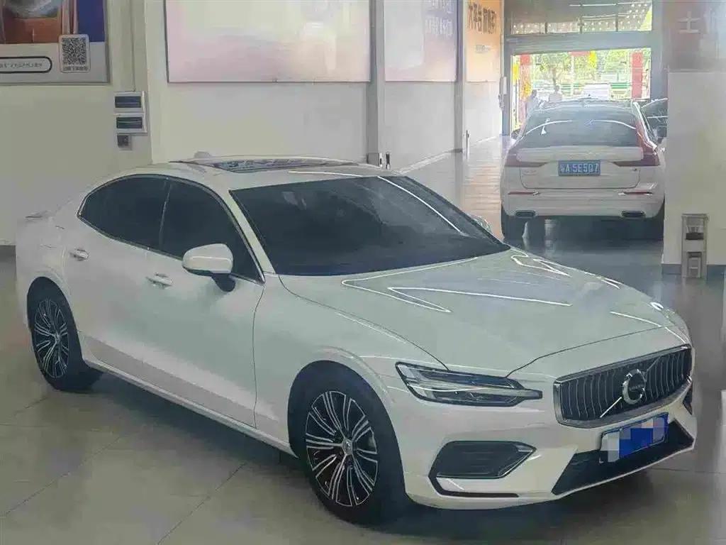 2022 Volvo S60 B4 Smart Luxury Edition — миниатюра 3