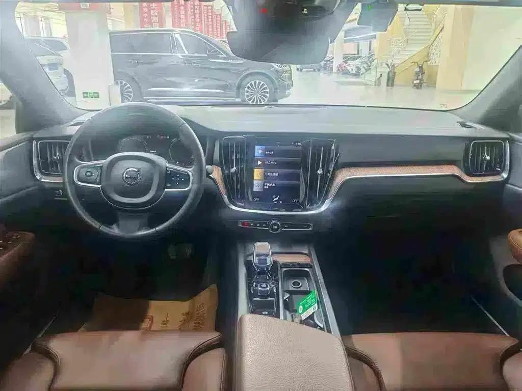 2022 Volvo S60 B4 Smart Luxury Edition — миниатюра 4
