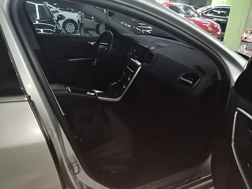2018 Volvo S60 S60L T4 Smart Entry Edition — миниатюра 25