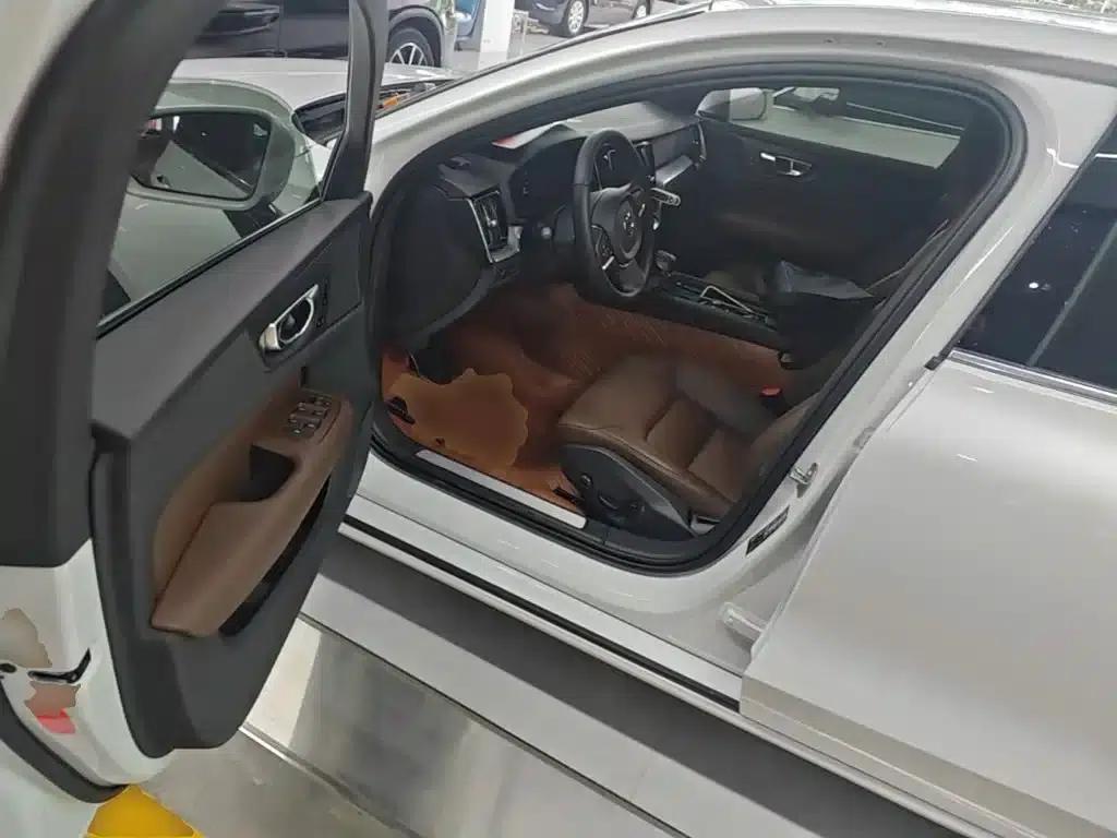 2021 Volvo S60 T4 Inscription Luxury Edition — миниатюра 16