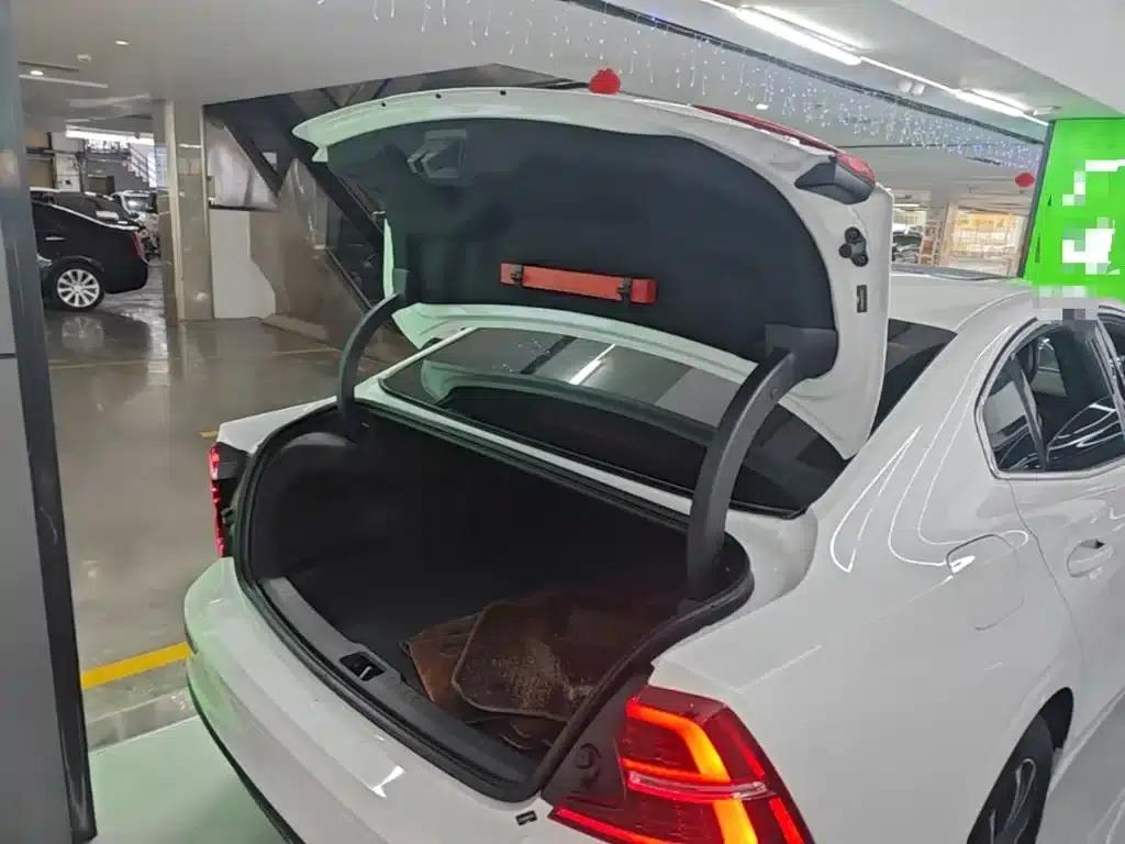 2021 Volvo S60 T4 Inscription Luxury Edition — миниатюра 19