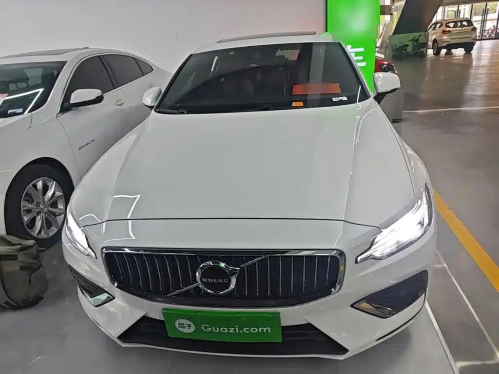 2021 Volvo S60 T4 Inscription Luxury Edition — миниатюра 3