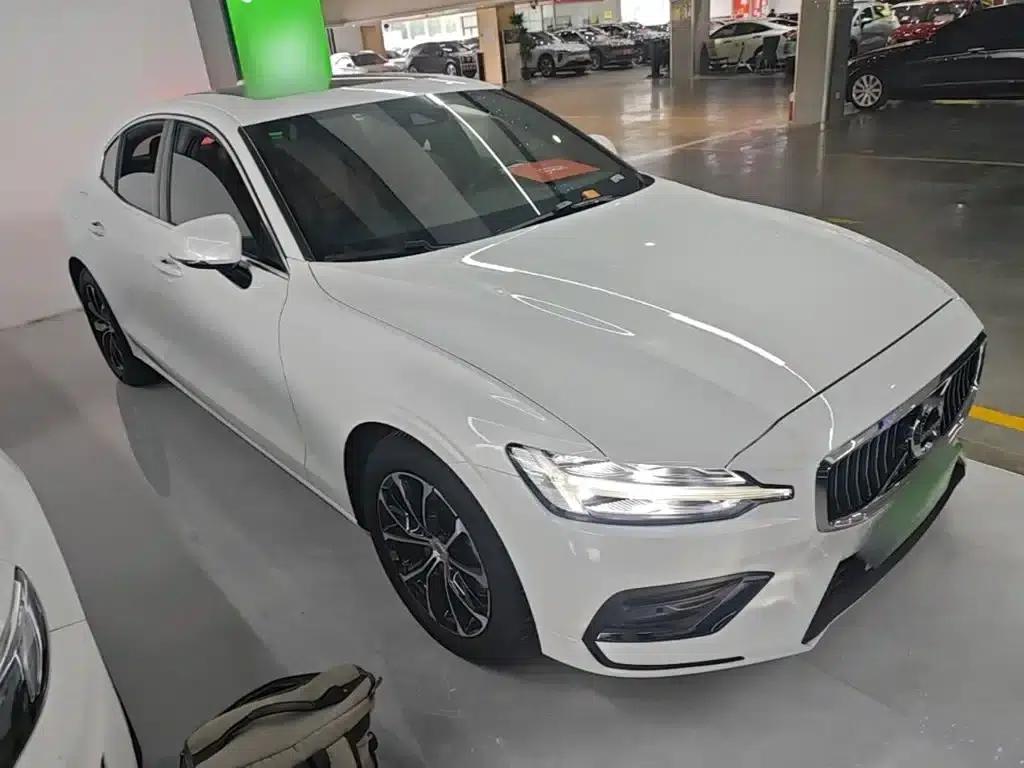 2021 Volvo S60 T4 Inscription Luxury Edition — миниатюра 4