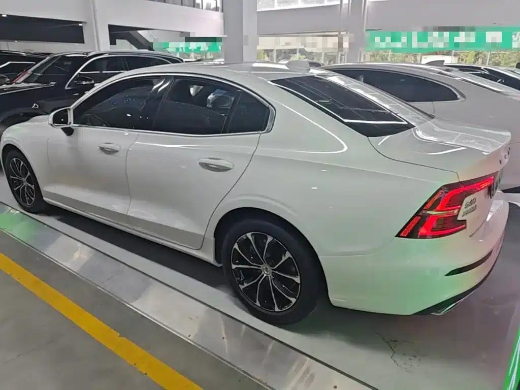 2021 Volvo S60 T4 Inscription Luxury Edition — миниатюра 5