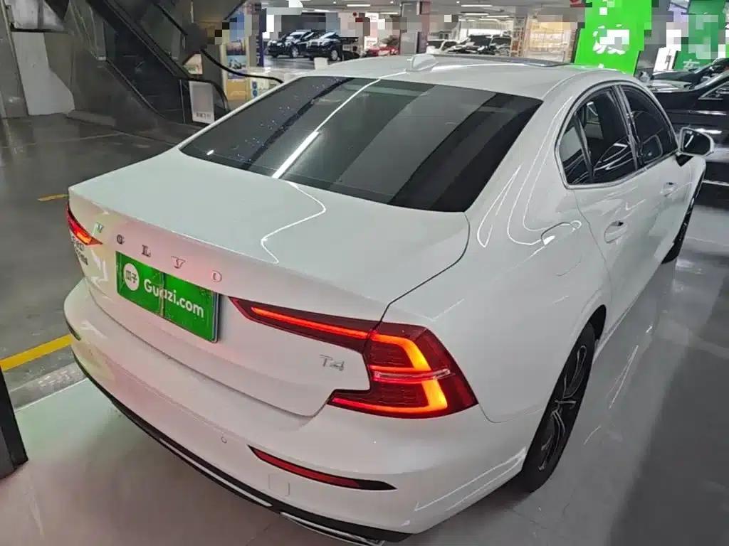 2021 Volvo S60 T4 Inscription Luxury Edition — миниатюра 6