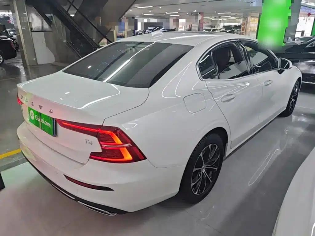 2021 Volvo S60 T4 Inscription Luxury Edition — миниатюра 7