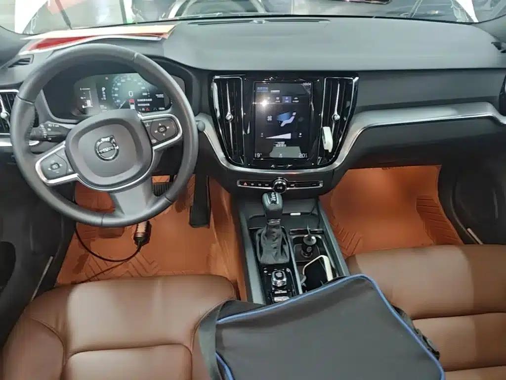 2021 Volvo S60 T4 Inscription Luxury Edition — миниатюра 10