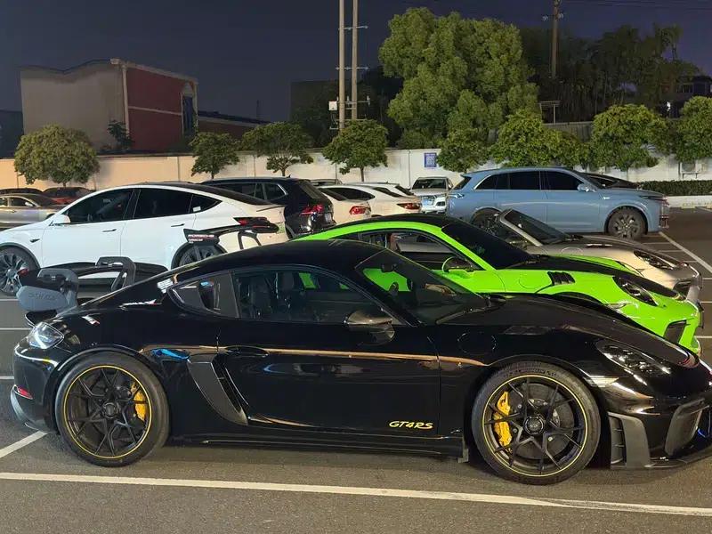 Porsche 718 2022 Cayman GT4 RS 4.0L — миниатюра 3