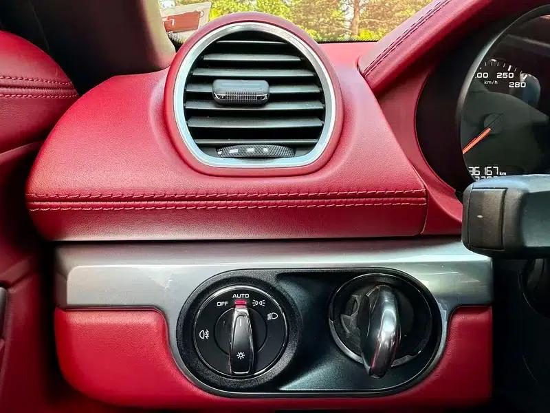 2020 Porsche 718 Boxster 2.0T — миниатюра 21