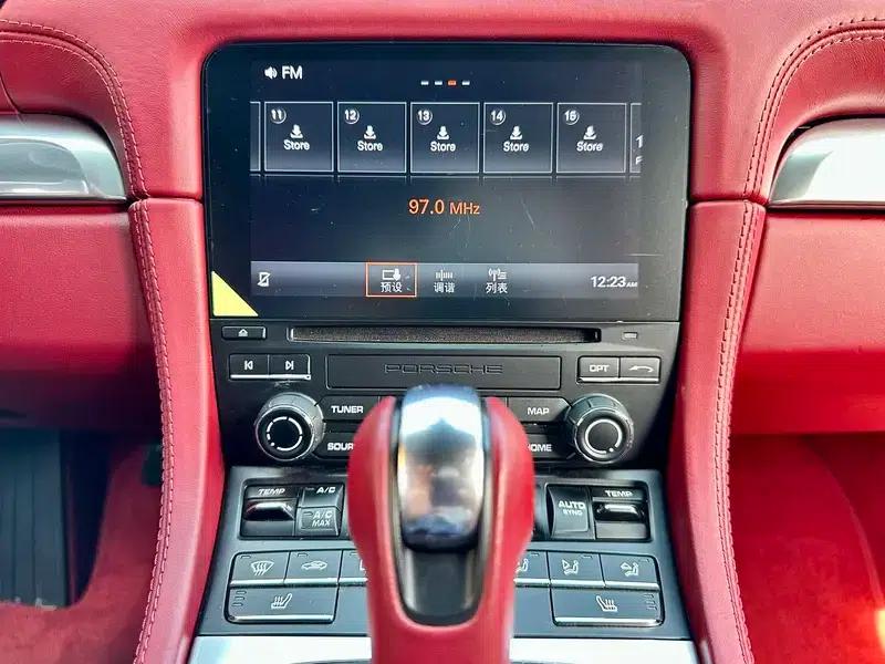 2020 Porsche 718 Boxster 2.0T — миниатюра 24