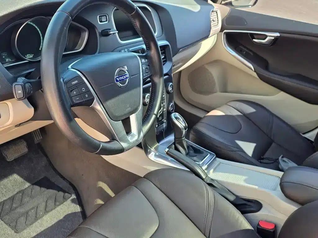 2014 Volvo V40 2.0T Smart Edition — миниатюра 4