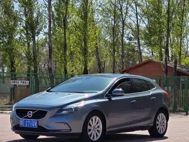 2014 Volvo V40 2.0T Smart Edition