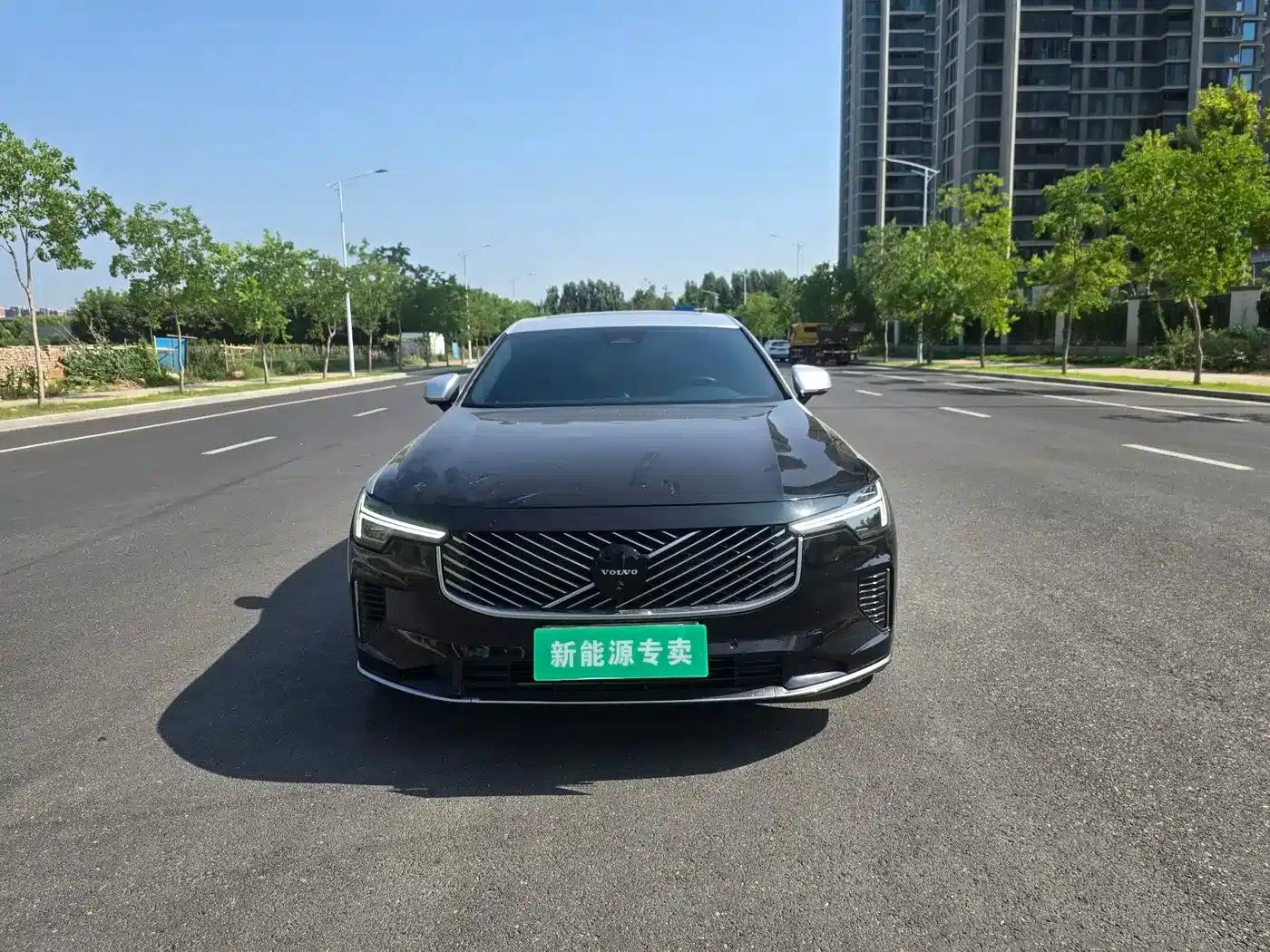 2026 Volvo S90 Plug-in Hybrid, All-Wheel Drive, Long Range, Inscription Luxury Edition — миниатюра 2