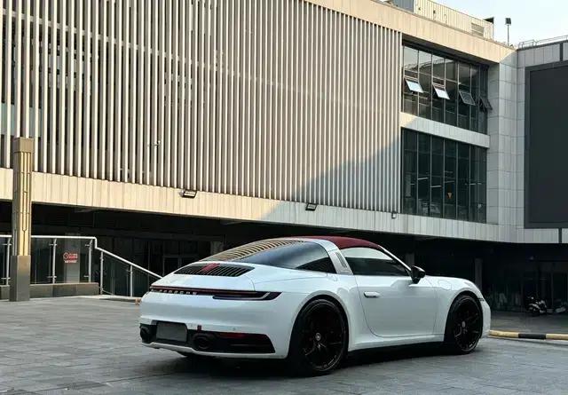 2023 Porsche 911 Targa 4 3.0T — миниатюра 8