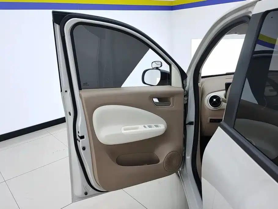 Hongguang MINIEV 2025 Fourth Generation Four-Door Advanced Model — миниатюра 7