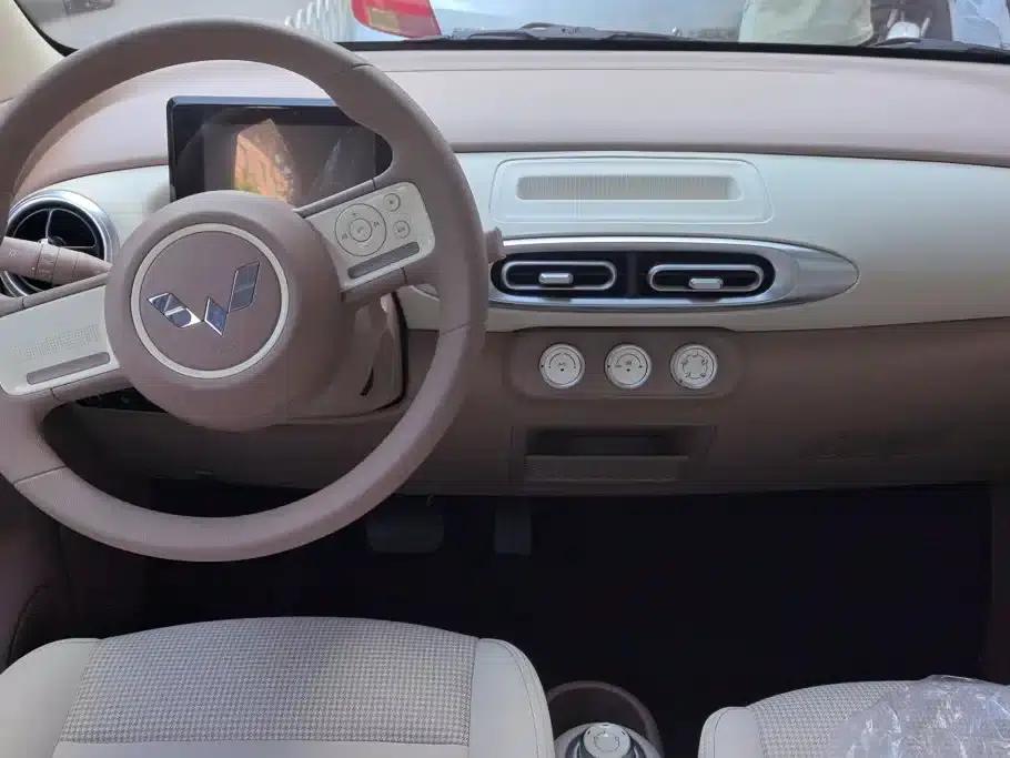 Hongguang MINIEV 2025 Fourth Generation Four-Door Advanced Model — миниатюра 12