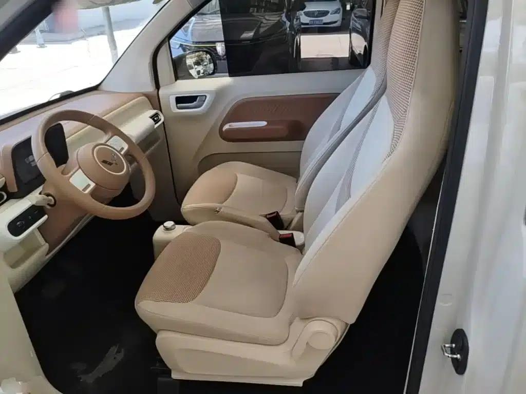 Hongguang MINIEV 2024 Third Generation 215km/h Youth Edition — миниатюра 15