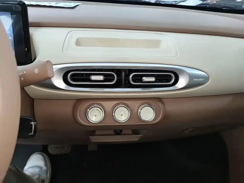 Hongguang MINIEV 2025 Fourth Generation Four-Door Advanced Model — миниатюра 13