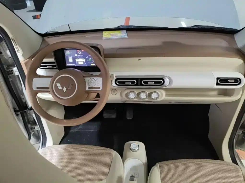 Hongguang MINIEV 2024 Third Generation 215km/h Youth Edition — миниатюра 10