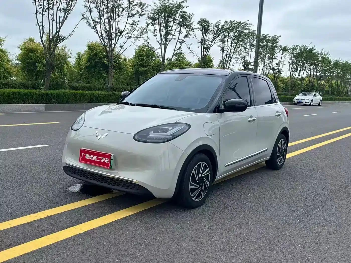 Wuling Bingo 2023 Model, 333km Range, Lingxi Connected Edition — миниатюра 2