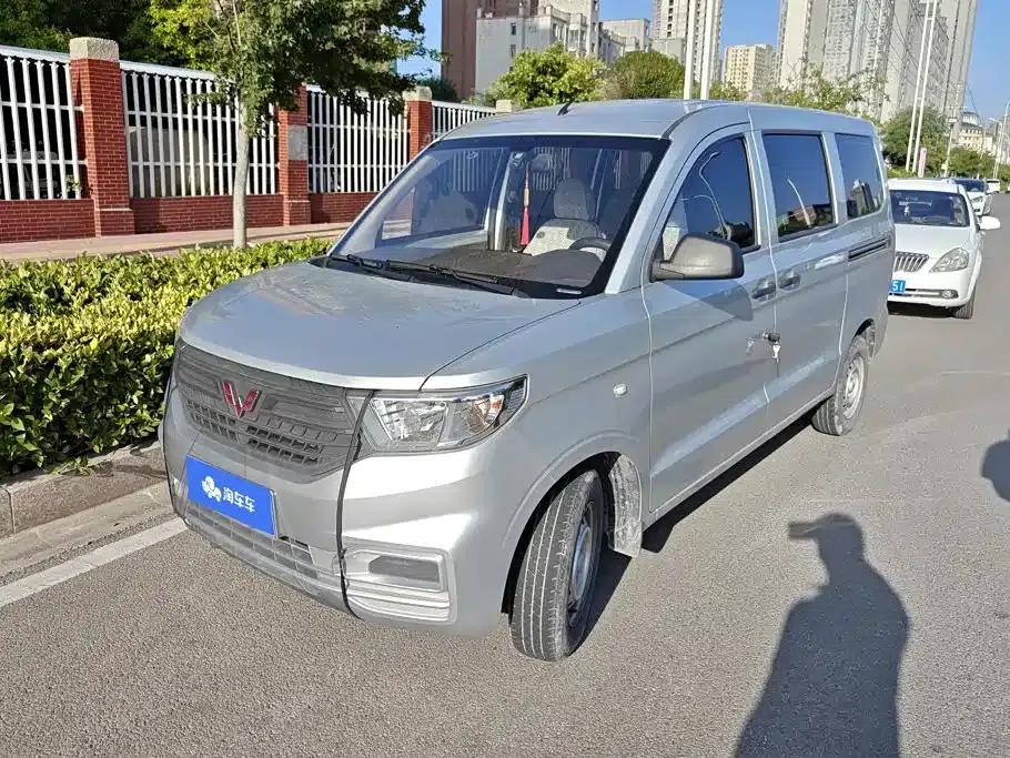 Wuling Hongguang V 2021 1.5L Sporty Edition LAR — миниатюра 1