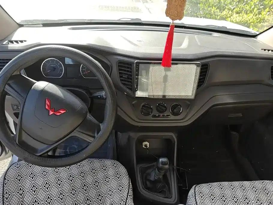 Wuling Hongguang V 2021 1.5L Sporty Edition LAR — миниатюра 12
