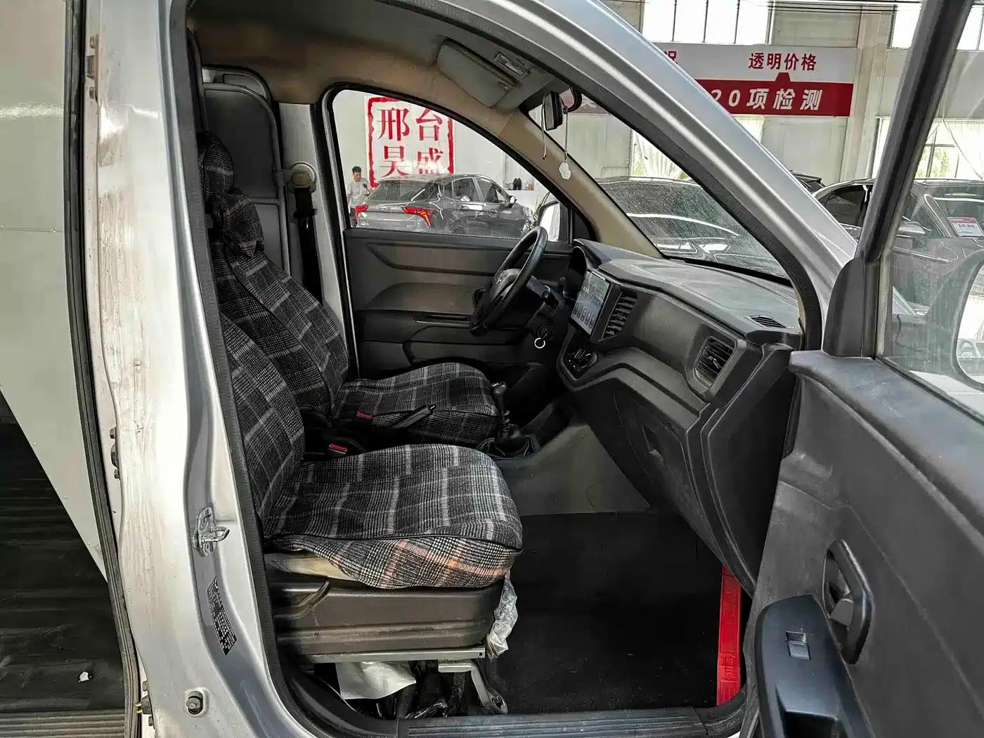 Wuling Hongguang V 2021 1.5L Sporty Edition with Sealed Windows LAR — миниатюра 12