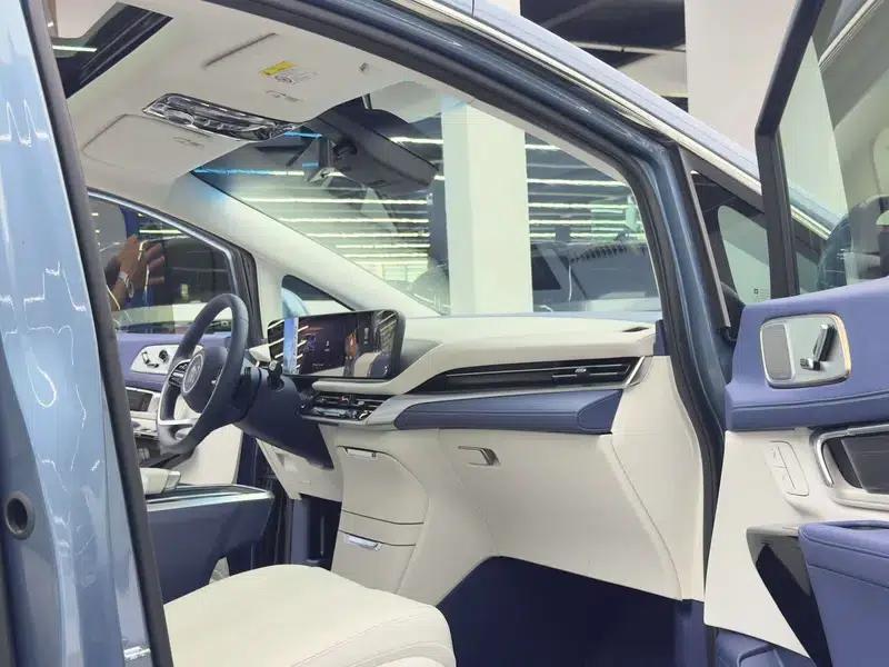 Century 2023 2.0T 7-Seat Luxury Edition — миниатюра 19