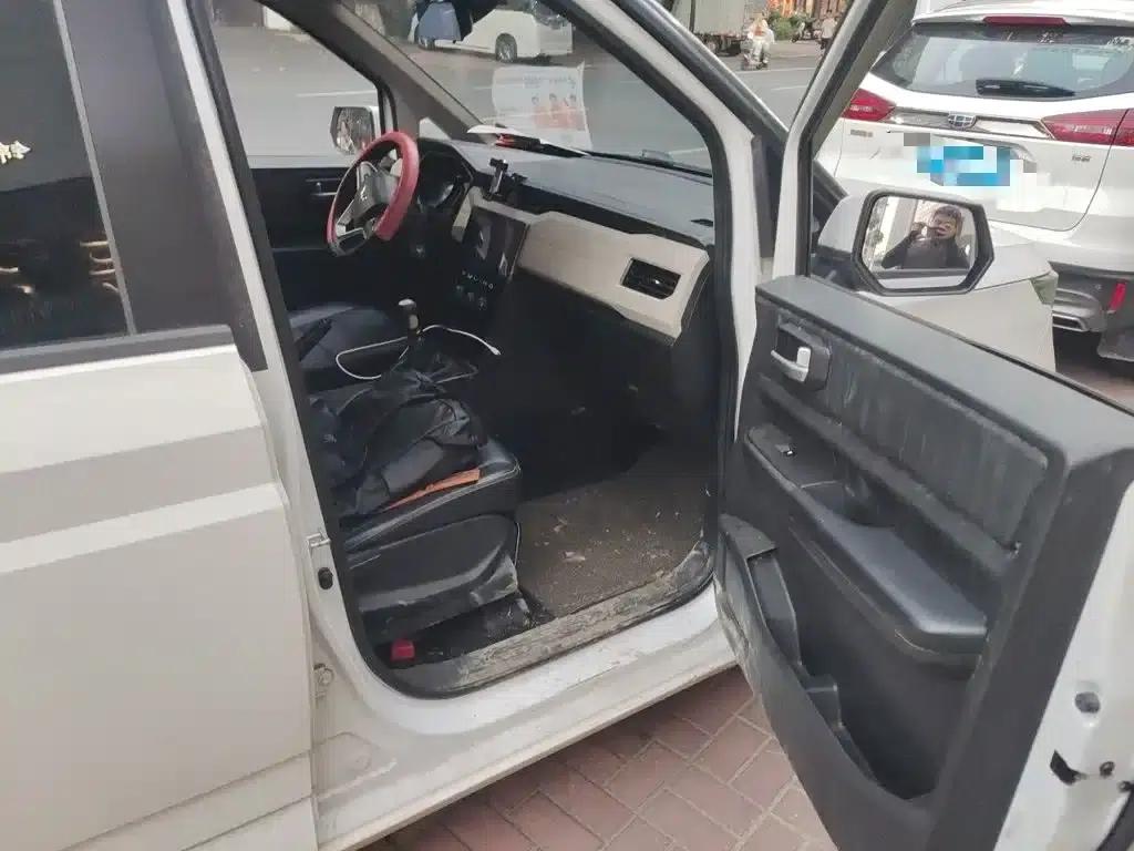 Wuling Hongguang PLUS 2019 1.5T Manual Deluxe 7-Seater — миниатюра 20