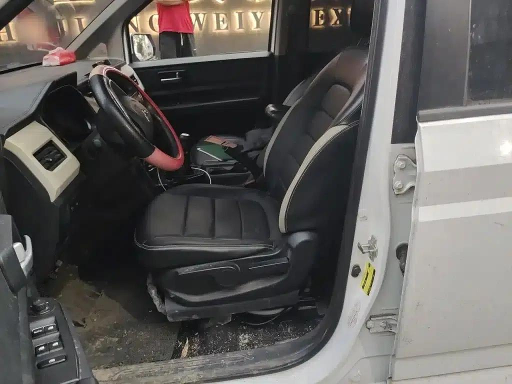 Wuling Hongguang PLUS 2019 1.5T Manual Deluxe 7-Seater — миниатюра 8