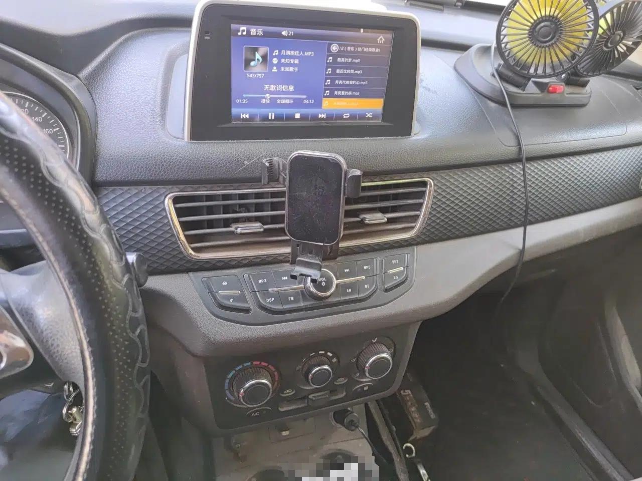 Dongfeng Fengon 330 2016 1.5L Manual Enjoyment Model DK15 — миниатюра 13