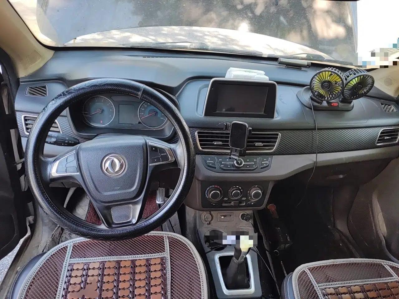 Dongfeng Fengon 330 2016 1.5L Manual Enjoyment Model DK15 — миниатюра 9