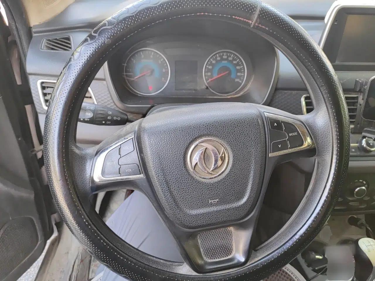 Dongfeng Fengon 330 2016 1.5L Manual Enjoyment Model DK15 — миниатюра 10