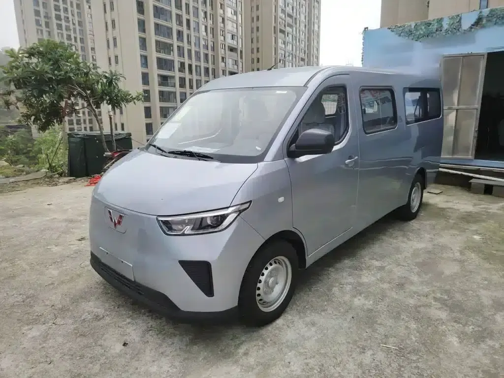 Wuling Yangguang 2024 Model 300km Comfort Bus Version 75kW — миниатюра 2