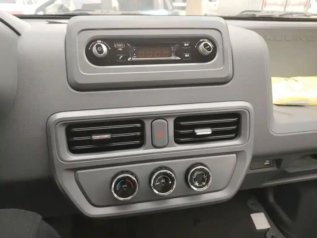 Wuling Yangguang 2024 Model 300km Comfort Bus Version 75kW — миниатюра 13