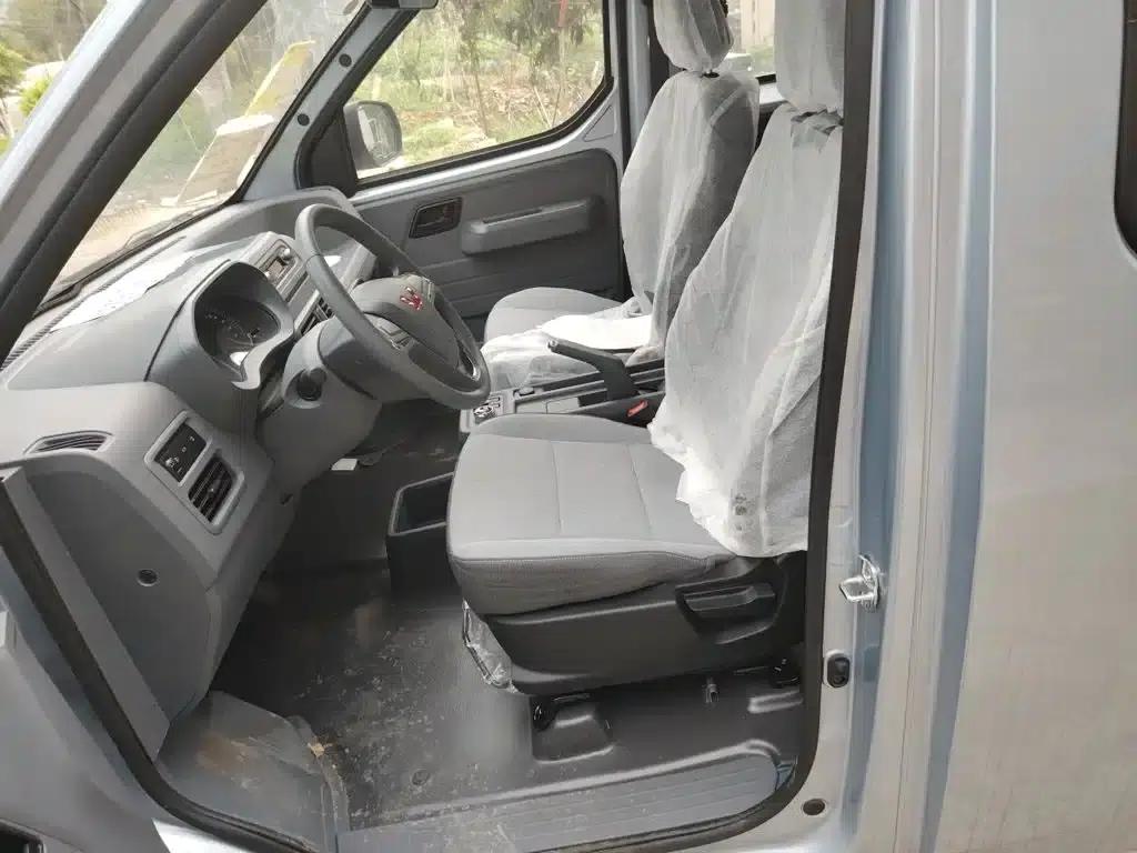 Wuling Yangguang 2024 Model 300km Comfort Bus Version 75kW — миниатюра 15