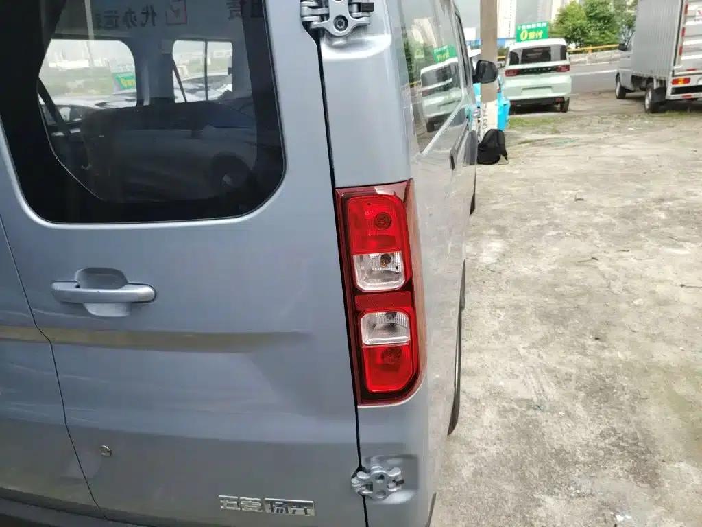 Wuling Yangguang 2024 Model 300km Comfort Bus Version 75kW — миниатюра 8