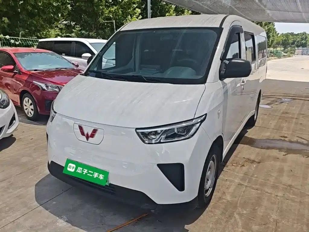 Wuling Yangguang 2024 Model 300km Comfort Bus Version 75kW — миниатюра 1
