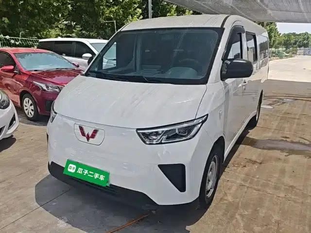 Wuling Yangguang 2024 Model 300km Comfort Bus Version 75kW