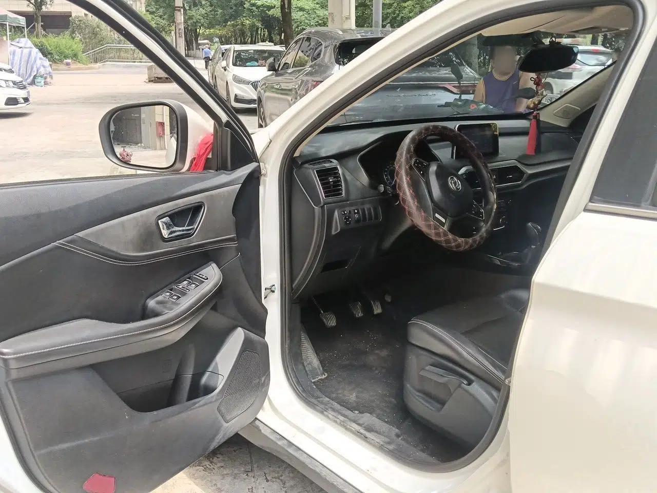 Dongfeng Fengon S560 2018 1.8L Manual Comfort 7-Seater — миниатюра 16